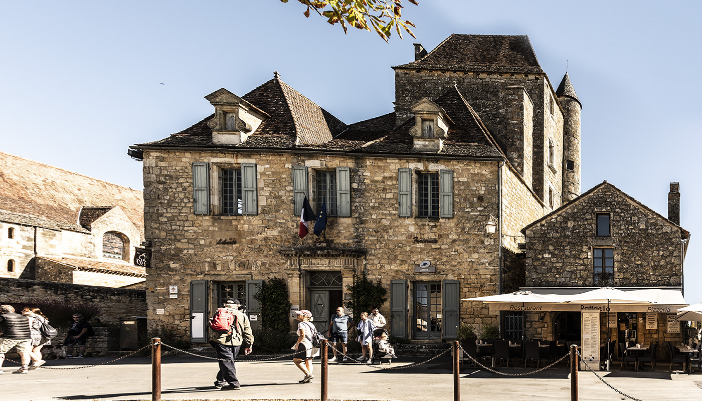 Market square and church of Domme