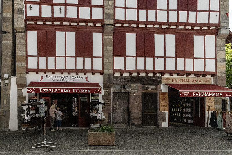 Traditional Architecture in Espelette | © Bert Schwarz 2026