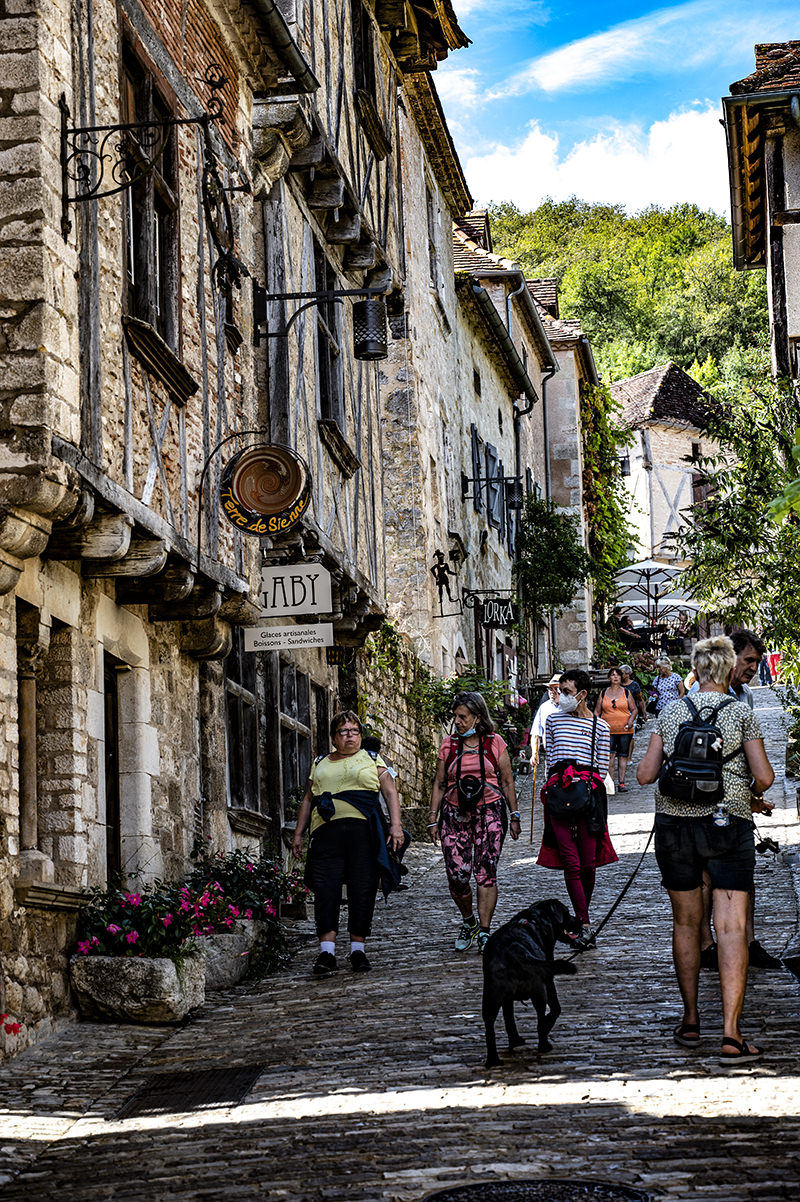 Shops and arcades in Saint-Cirq-Lapopie