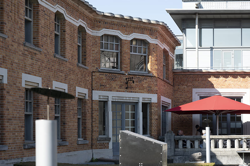 Courtyard and Bistrot La Piscine | © Bert Schwarz 2014
