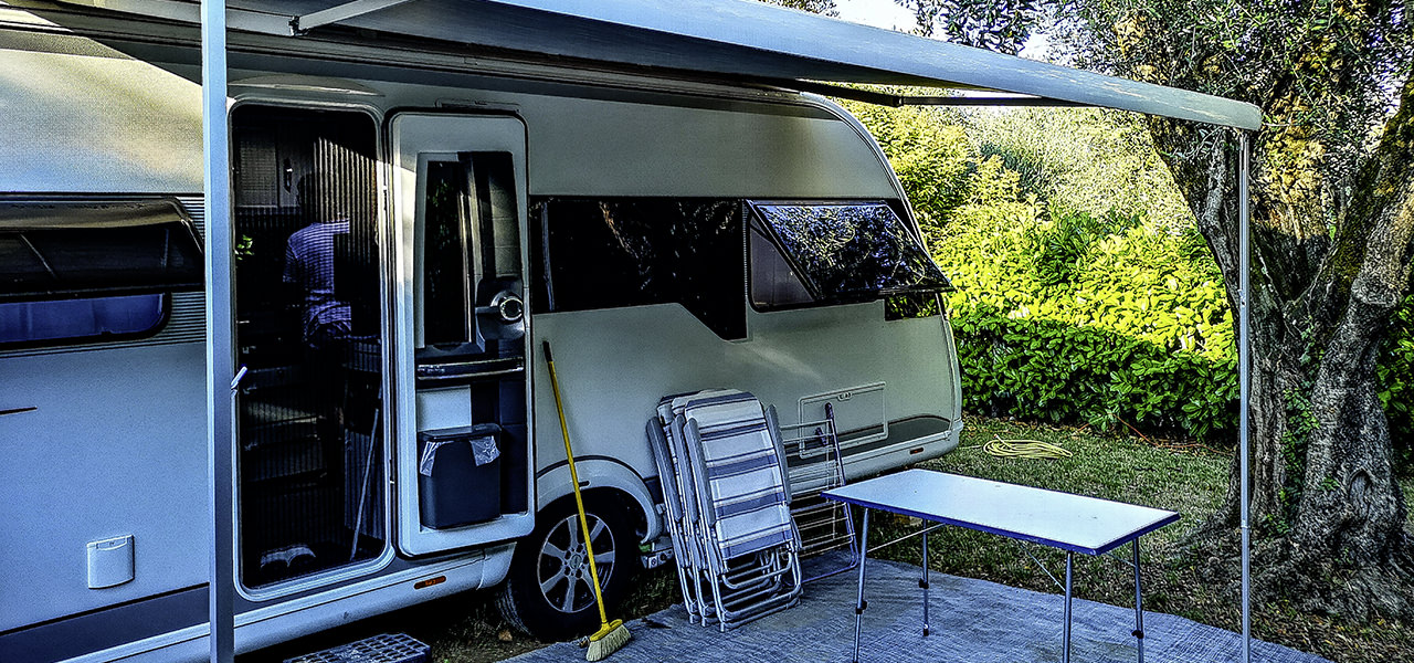 Bidart, Camping Le Pavillon Royal, Fendt Wohnwagen mit Markise, Ford Explorer | © Bert Schwarz 2023