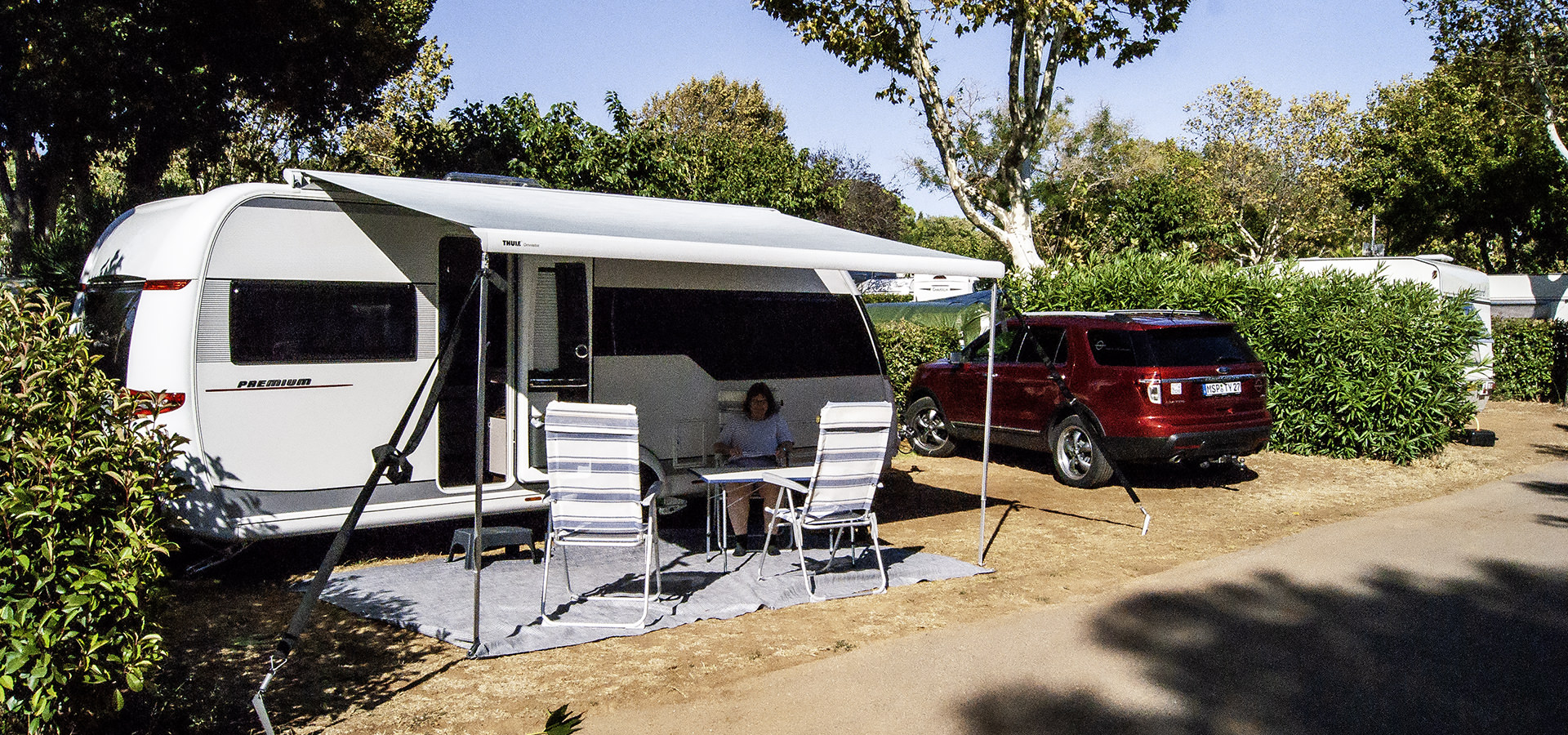 Sanary-s/M, Camping Mogador, Hobby Wohnwagen mit Markise, Ford Explorer | © Bert Schwarz 2017
