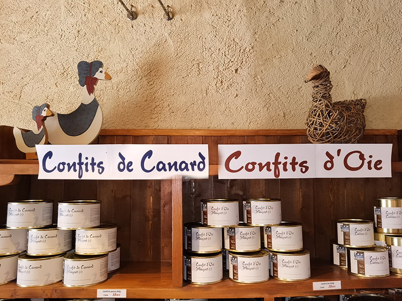 Specialties display at the farm shop | © Bert Schwarz 2026