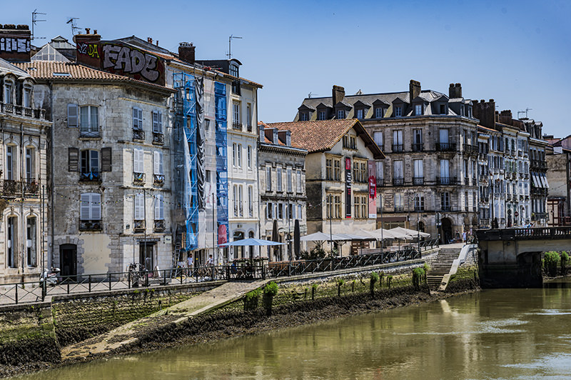 Old Bayonne by the river quay | © Bert Schwarz 2026