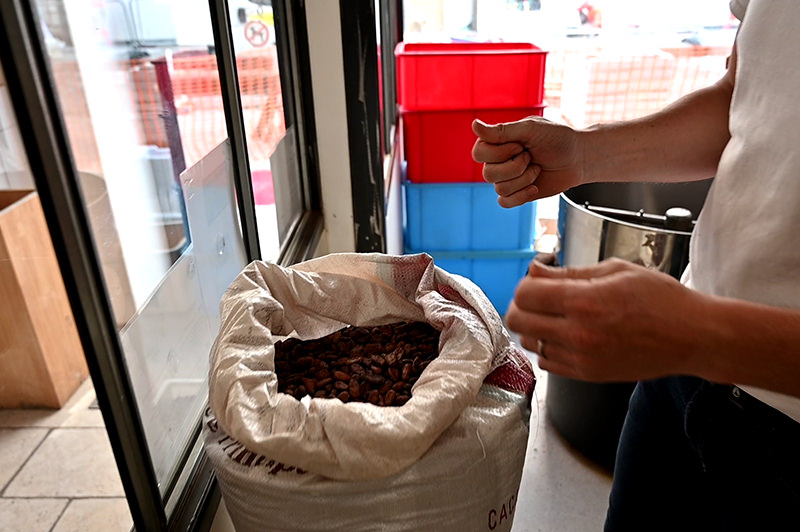 Preparation of cocoa beans | © Bert Schwarz 2026