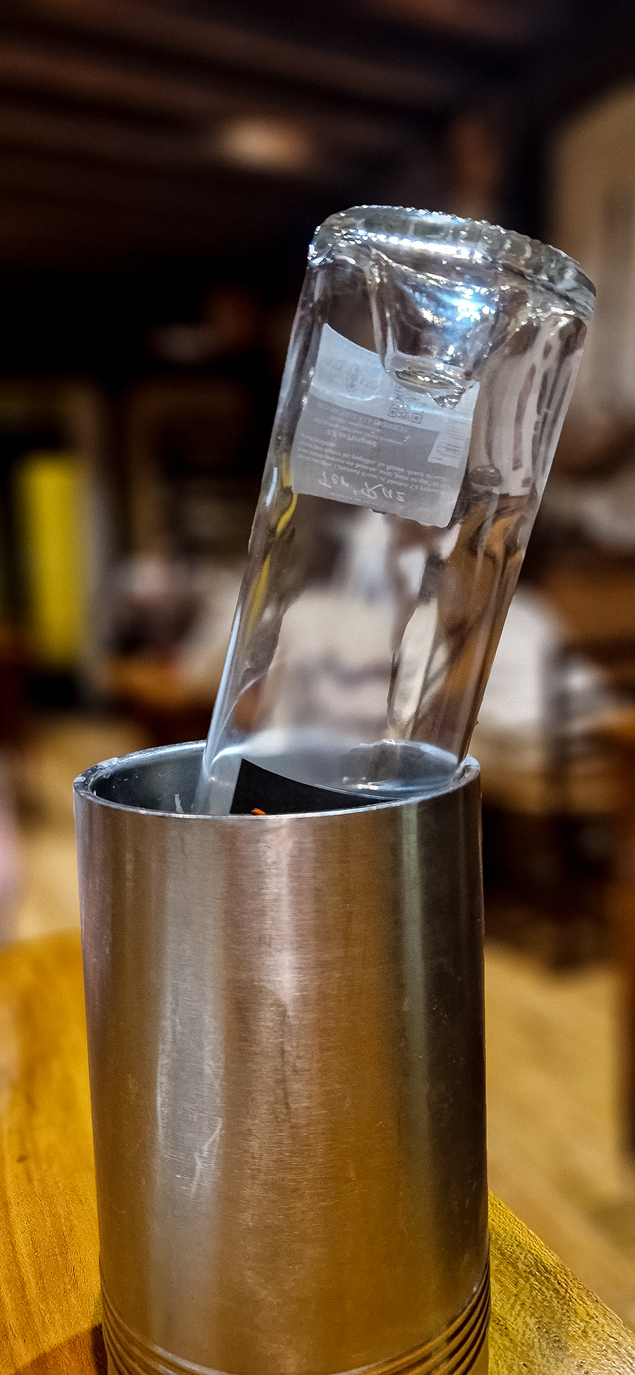 Wine cooler with bottle | © Bert Schwarz 2022