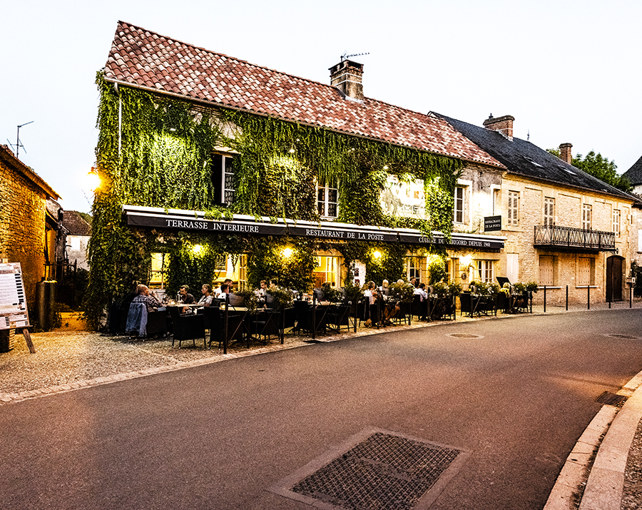 Restaurant de La Poste, outdoor dining | © Bert Schwarz 2022