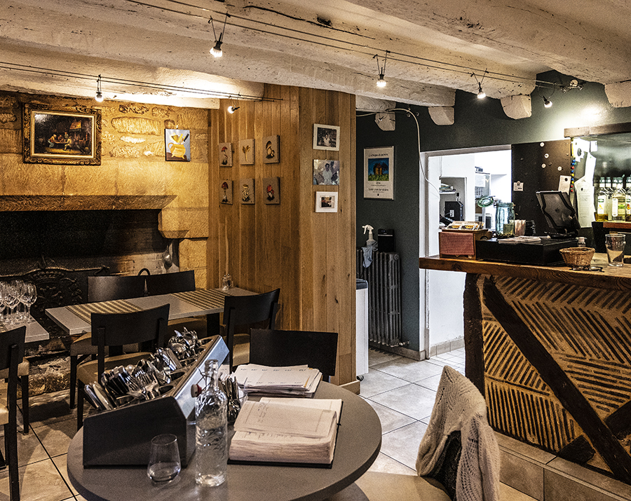 Dining room, chairs, tables, bar | © Bert Schwarz 2022