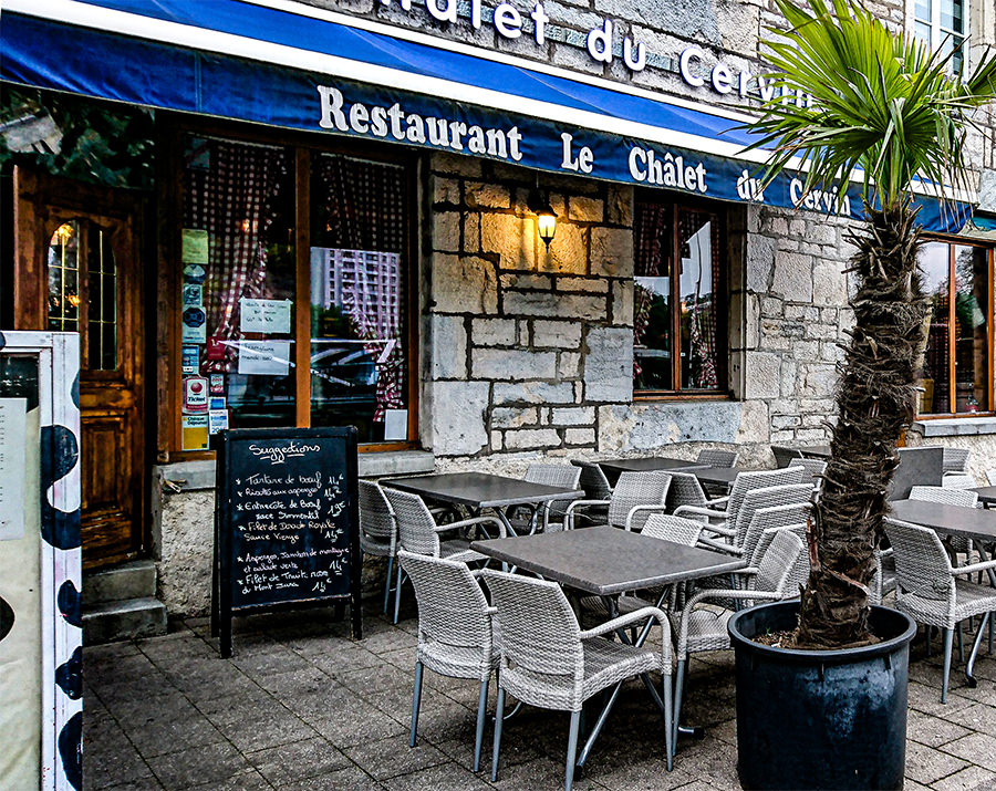 Outdoor dining Le Châlet du Cervin | © Bert Schwarz 2022