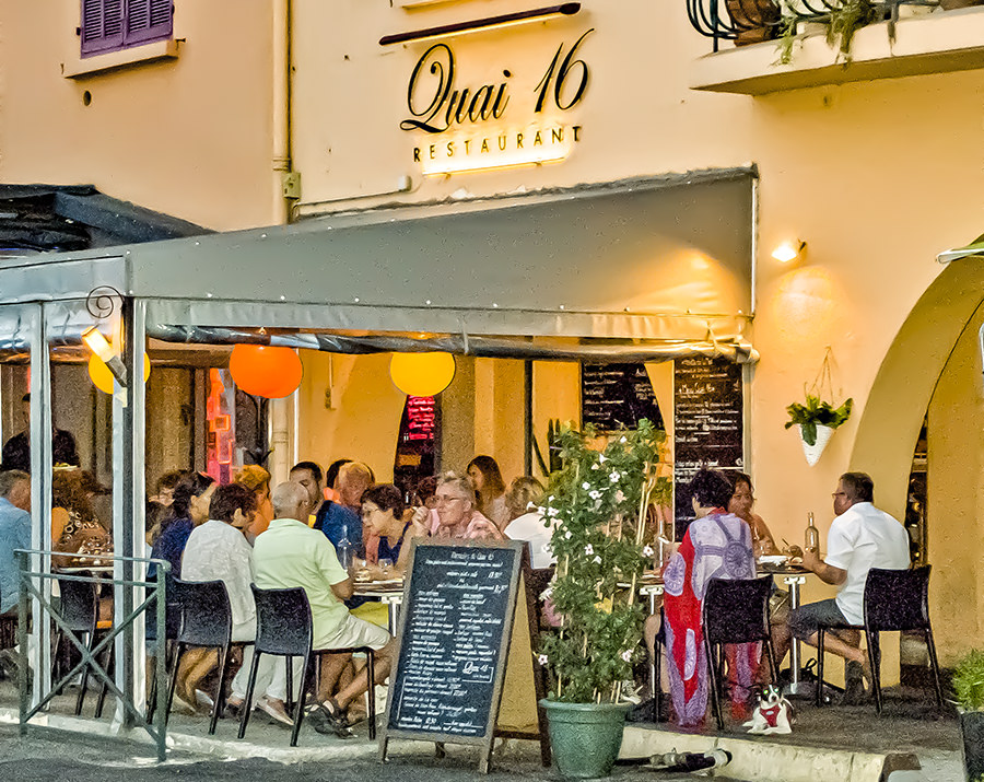 Outdoor dining Quay 16 Sanary | © Bert Schwarz 2022