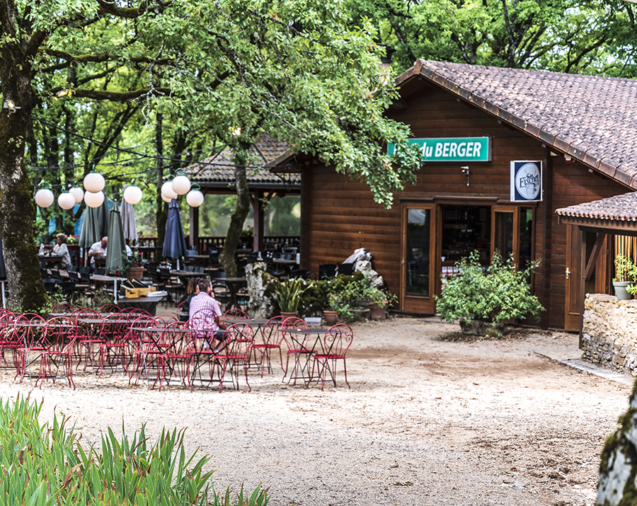 Outdoor dining Roc du Berger | © Bert Schwarz 2022