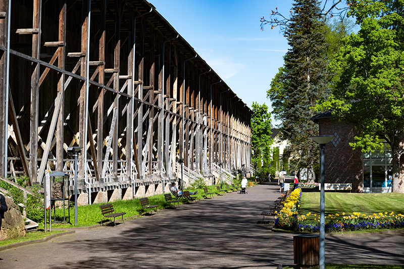 Strasse, Bad Orb, Gradierwerk | © Bert Schwarz 2025