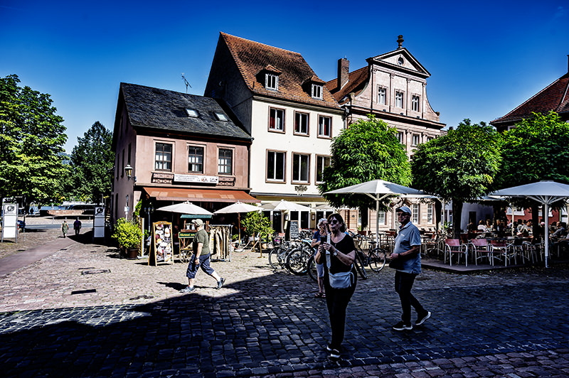 Häuser, Markt, Menschen | © Bert Schwarz 2024
