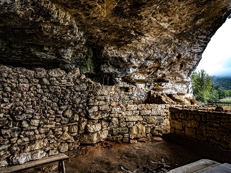 Living space in one of the cavities | © Bert Schwarz 2021