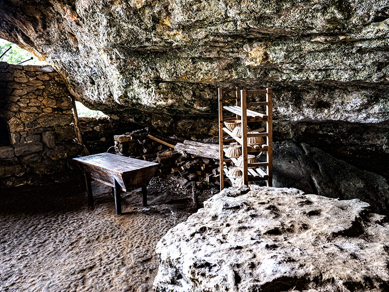 Living spaces in the rock | © Bert Schwarz 2021