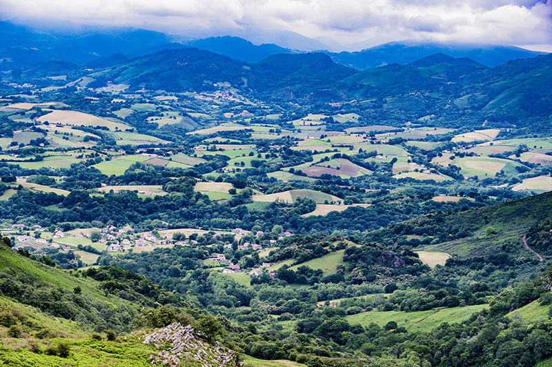 Valley, fields, village, forest | © Bert Schwarz 2023