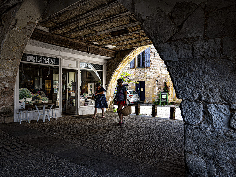 Passage, women, shop | © Bert Schwarz 2021