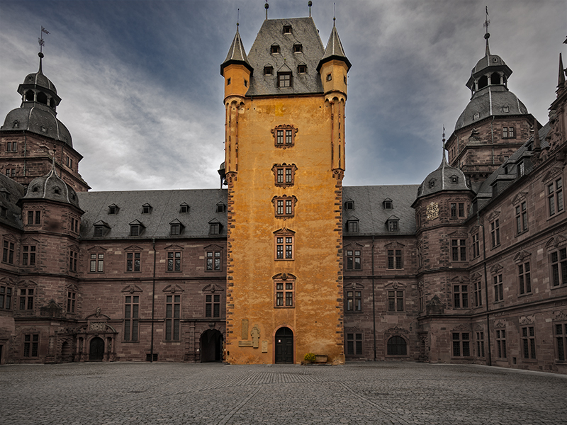 Johannisburg castle courtyard | © Bert Schwarz 2025