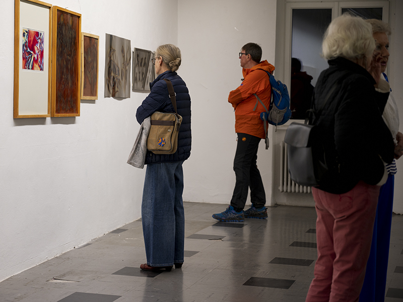 Kunstlanding, Ausstellung, Besucher | © Bert Schwarz 2025