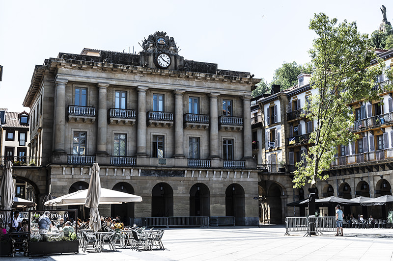 In the old town of Donostia - San Sebastian | © Bert Schwarz 2025