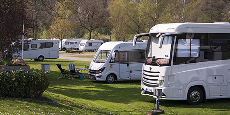 Camping directly on the Main river