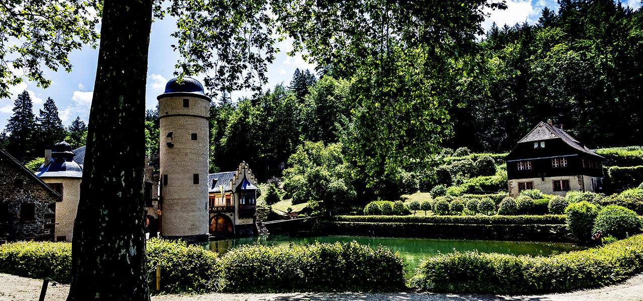 View of Mespelbrunn Castle | © Bert Schwarz 2024