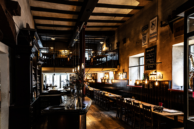 Gastraum, Stühle, Tische | © Bert Schwarz 2025