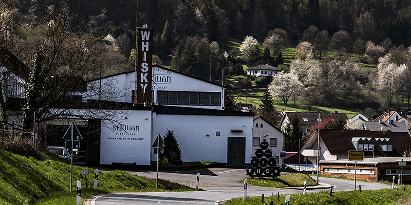 Haus, Distillerie, Wald | © Bert Schwarz 2025